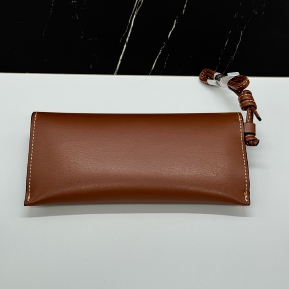 NEW CELINE TRIOMPHE SUNGLASSES BAG NEW CELINE TRIOMPHE BROWN POUCH CROSSBODY BAG - Picture 4 of 6